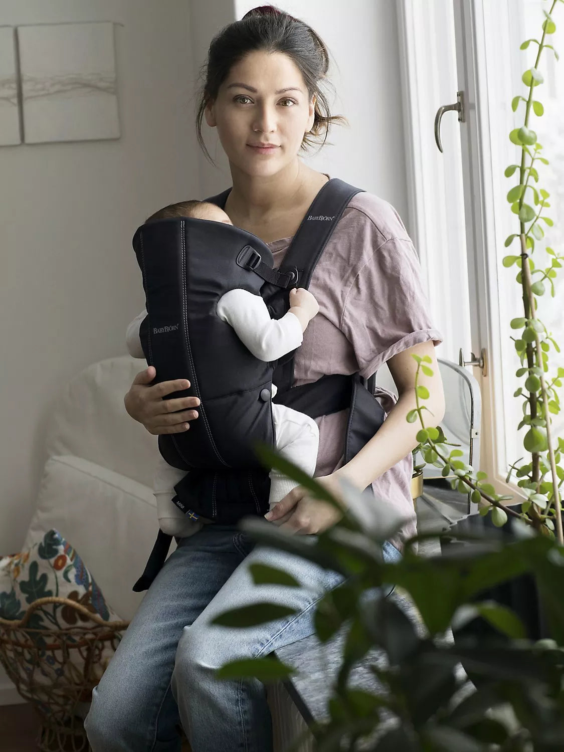 BabyBjörn Baby Woven Mini Carrier Black - Lightweight Easy On Off For Close Newborn Comfort