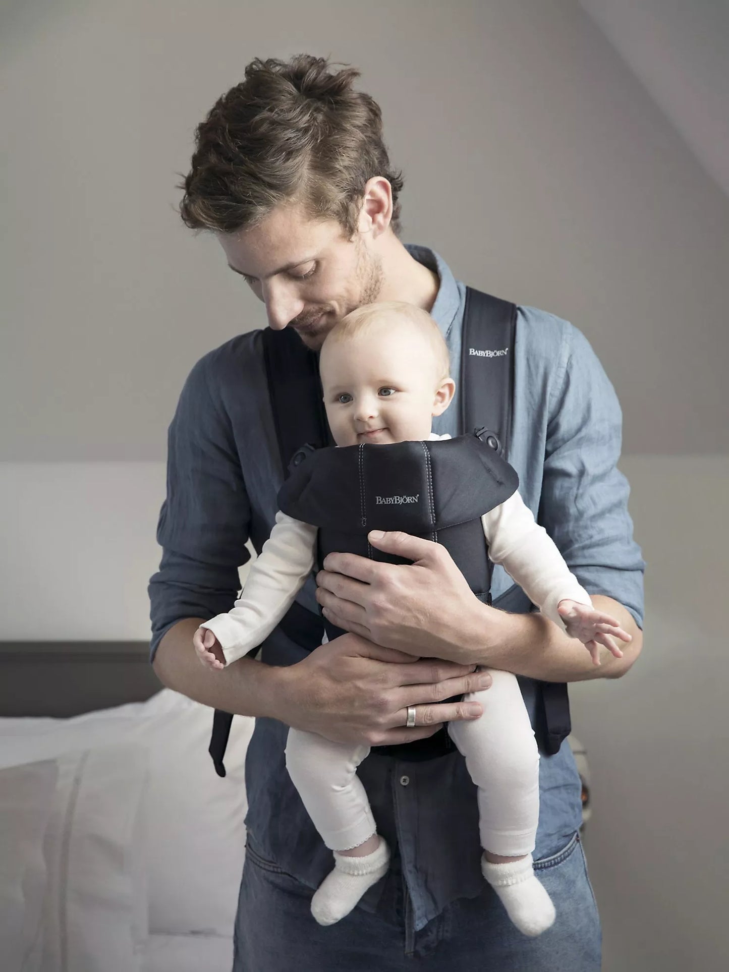 BabyBjörn Baby Woven Mini Carrier Black - Lightweight Easy On Off For Close Newborn Comfort