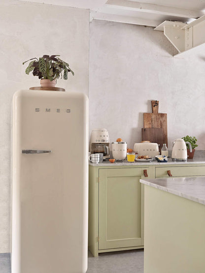 Smeg KLF03CRUK Retro Style Kettle - Cream
